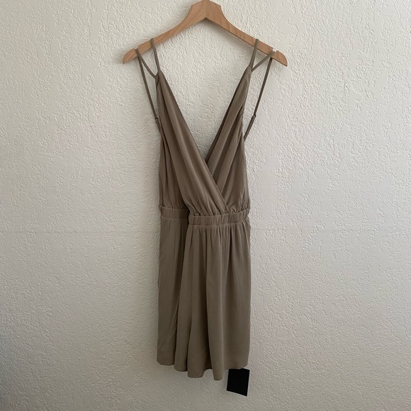 Lulus - Paradise is Calling Strappy Romper in Olive Green (NWT) - Size : M - Picture 6 of 12